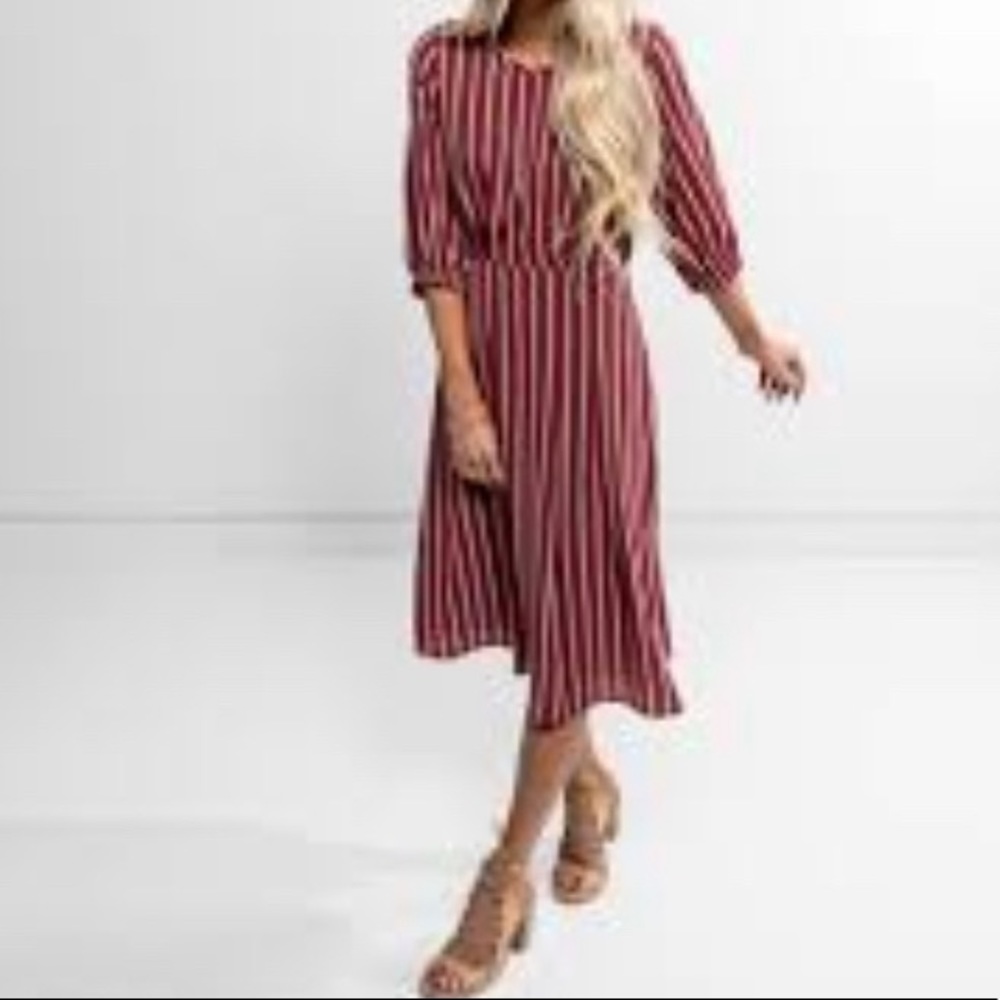 Stevie Hender Rose pleated dress. - Picture 4 of 7